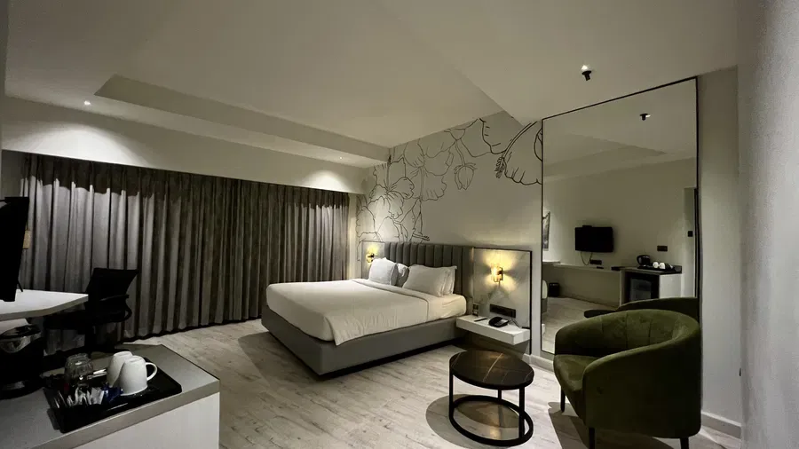 Restaurant & café — Hotel Kingston